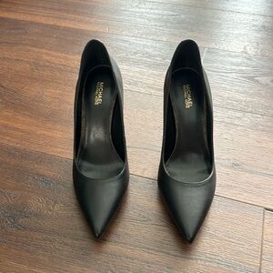 MICHAEL Michael Kors NWOT KEKE Black Heel Shoes.